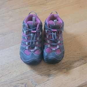 Keen kids hiking shoes